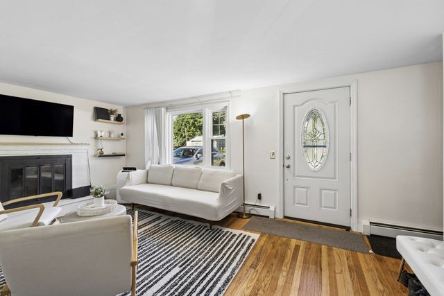 1392 Old Pleasant St, Bridgewater, MA 02324