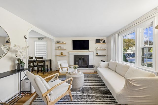 1392 Old Pleasant St, Bridgewater, MA 02324
