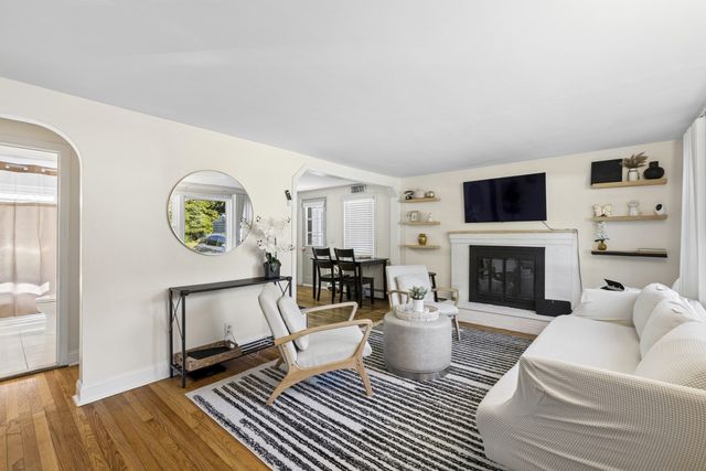 1392 Old Pleasant St, Bridgewater, MA 02324