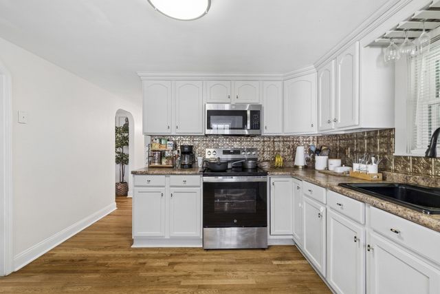 1392 Old Pleasant St, Bridgewater, MA 02324