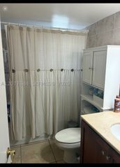 4550 NW 9th St 821E, Miami, FL 33126