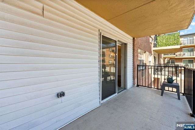 550 Fairview Avenue 111, Westwood, NJ 07675