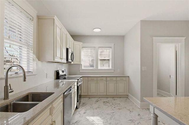 4635 Shattalon Drive, Winston-salem, NC 27106