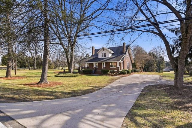 4635 Shattalon Drive, Winston-salem, NC 27106