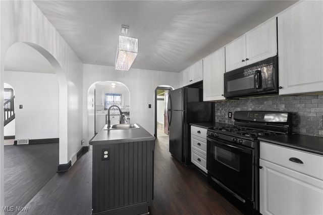 4038 Sunset Boulevard, Youngstown, OH 44512