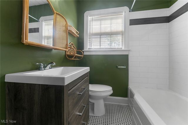 4038 Sunset Boulevard, Youngstown, OH 44512