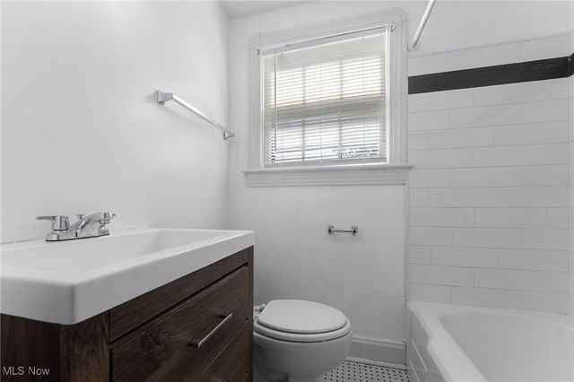 4038 Sunset Boulevard, Youngstown, OH 44512