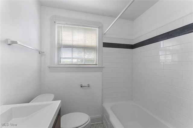 4038 Sunset Boulevard, Youngstown, OH 44512