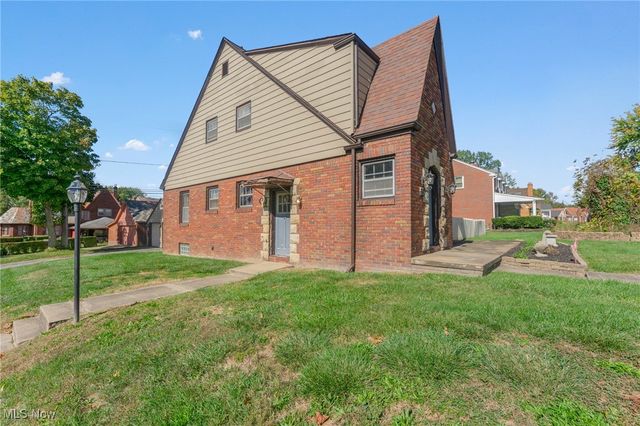 4038 Sunset Boulevard, Youngstown, OH 44512