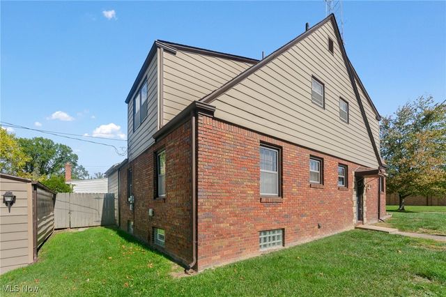 4038 Sunset Boulevard, Youngstown, OH 44512