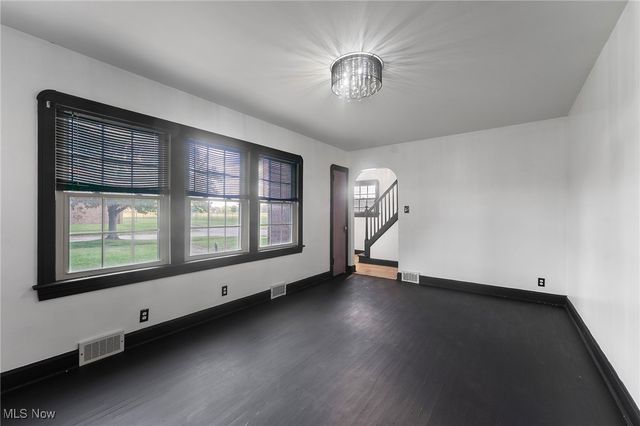 4038 Sunset Boulevard, Youngstown, OH 44512