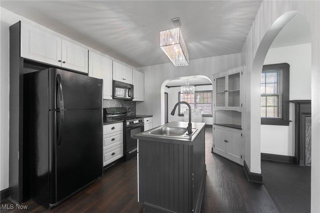 4038 Sunset Boulevard, Youngstown, OH 44512