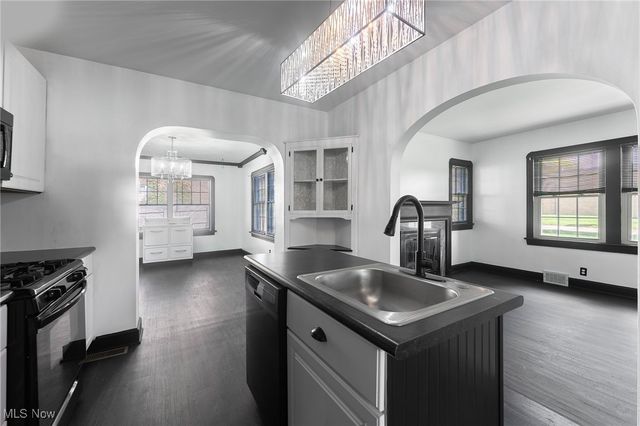 4038 Sunset Boulevard, Youngstown, OH 44512