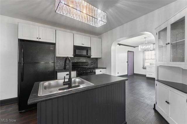 4038 Sunset Boulevard, Youngstown, OH 44512