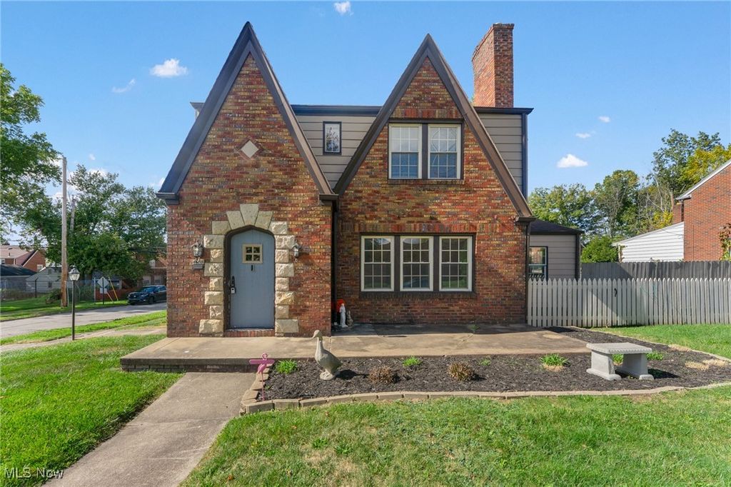 4038 Sunset Boulevard, Youngstown, OH 44512