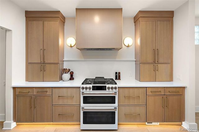 1756 Alexander Drive, Bloomfield Hills, MI 48302