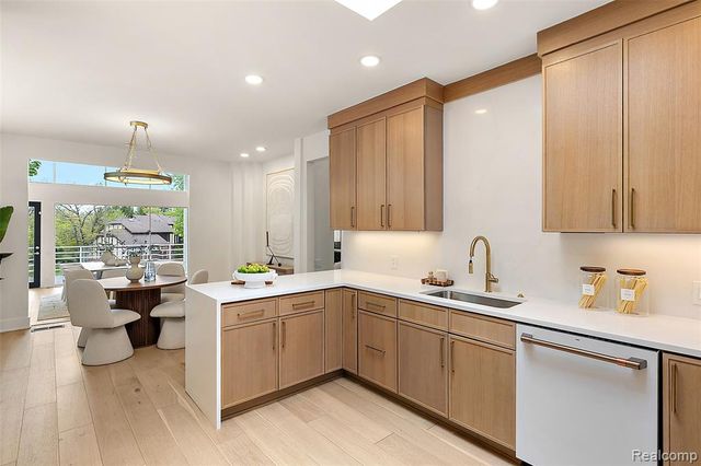 1756 Alexander Drive, Bloomfield Hills, MI 48302