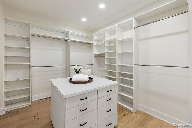 1756 Alexander Drive, Bloomfield Hills, MI 48302