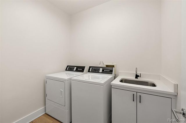 1756 Alexander Drive, Bloomfield Hills, MI 48302