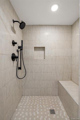 1756 Alexander Drive, Bloomfield Hills, MI 48302