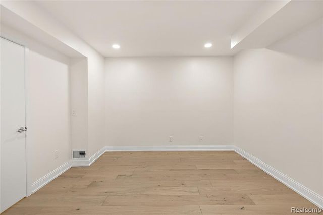 1756 Alexander Drive, Bloomfield Hills, MI 48302