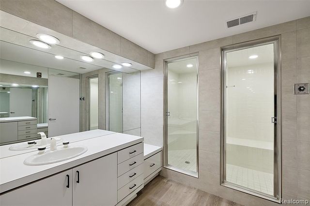 1756 Alexander Drive, Bloomfield Hills, MI 48302