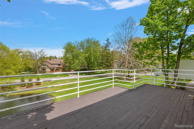 1756 Alexander Drive, Bloomfield Hills, MI 48302