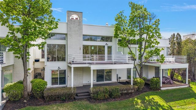 1756 Alexander Drive, Bloomfield Hills, MI 48302