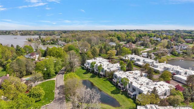 1756 Alexander Drive, Bloomfield Hills, MI 48302