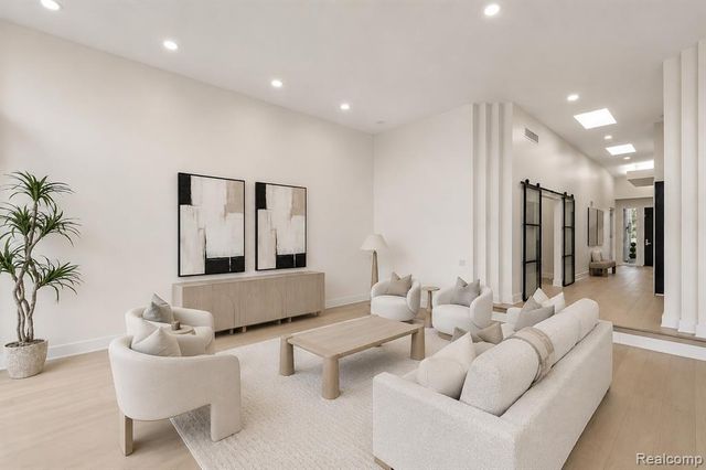 1756 Alexander Drive, Bloomfield Hills, MI 48302