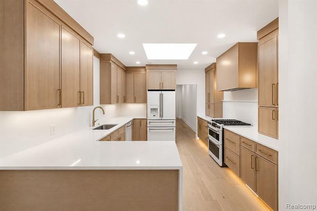 1756 Alexander Drive, Bloomfield Hills, MI 48302