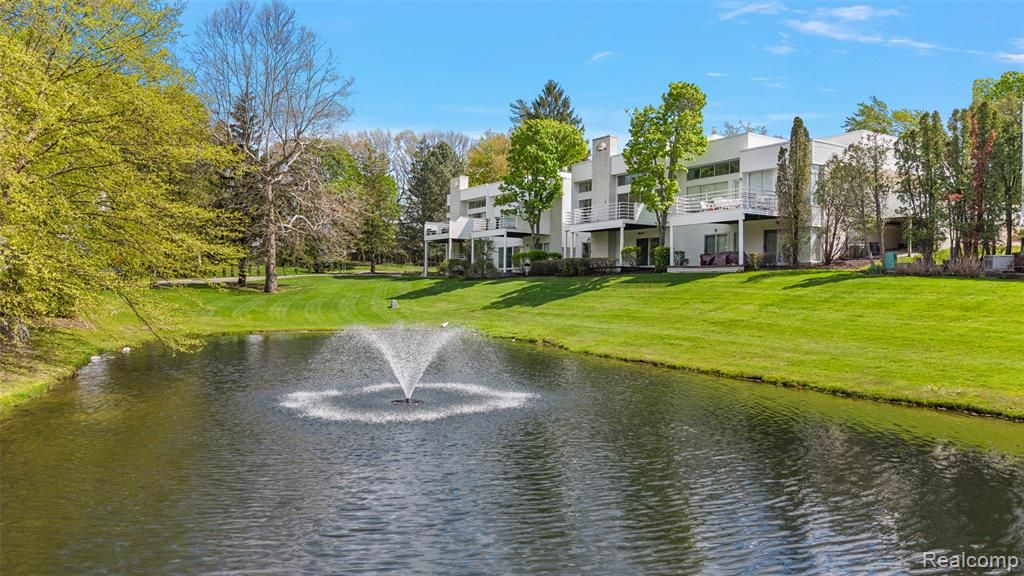 1756 Alexander Drive, Bloomfield Hills, MI 48302