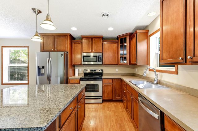 15655 60th Avenue N, Plymouth, MN 55446
