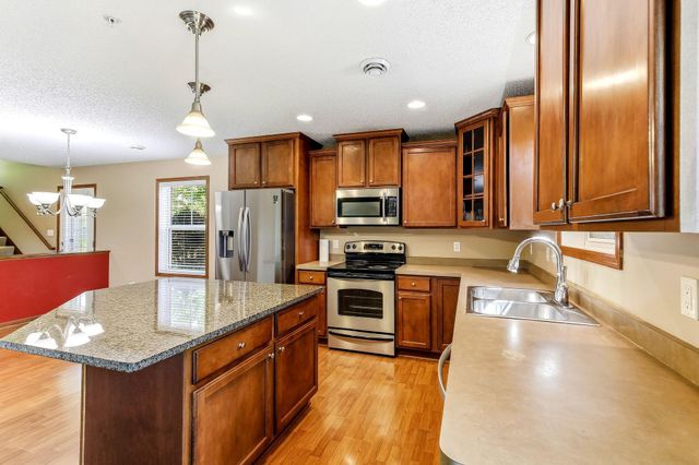 15655 60th Avenue N, Plymouth, MN 55446