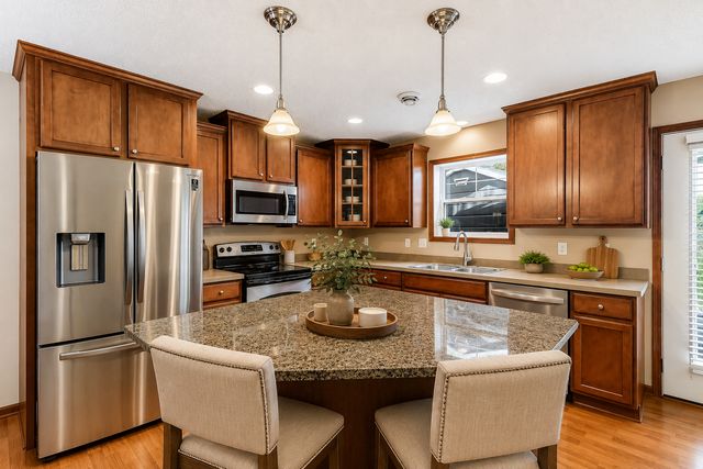 15655 60th Avenue N, Plymouth, MN 55446