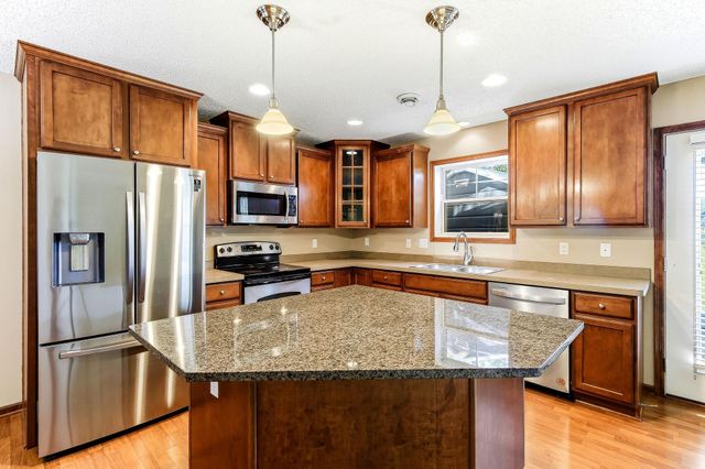 15655 60th Avenue N, Plymouth, MN 55446