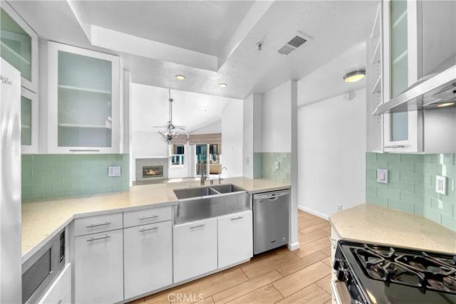 2000 Coast Hwy 309, Huntington Beach, CA 92648