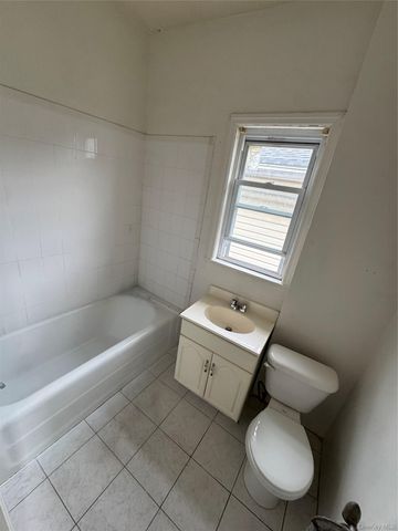 793 N Oak Drive, Bronx, NY 10467