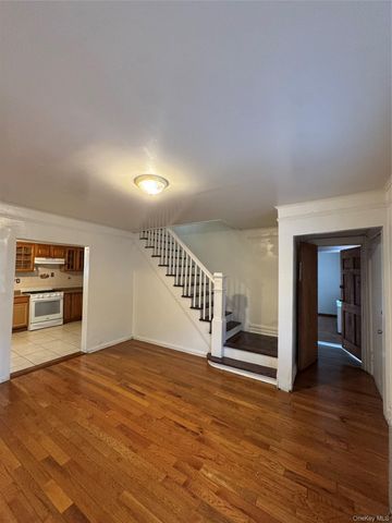 793 N Oak Drive, Bronx, NY 10467
