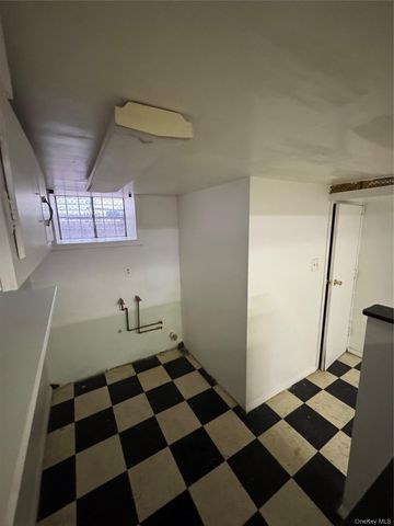 793 N Oak Drive, Bronx, NY 10467