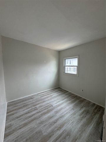 793 N Oak Drive, Bronx, NY 10467