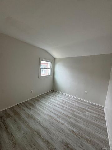 793 N Oak Drive, Bronx, NY 10467