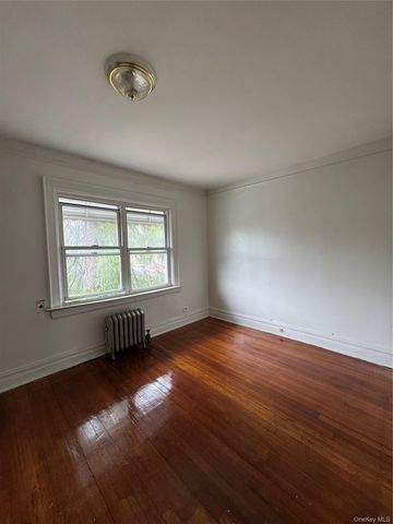 793 N Oak Drive, Bronx, NY 10467