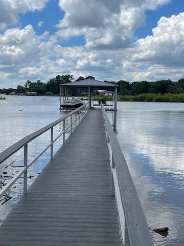 6827 Briar Road, Azle, TX 76020