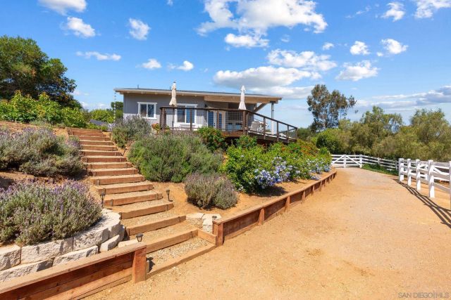 235 Walnut Hills Dr, San Marcos, CA 92078