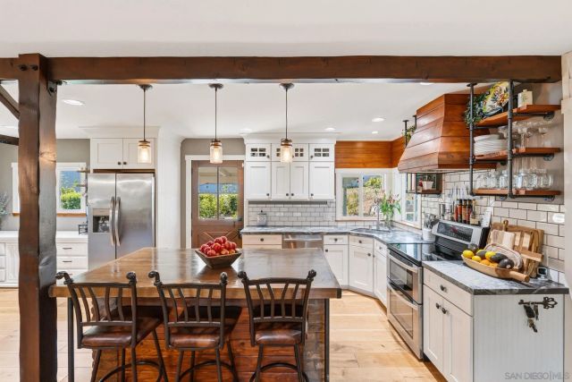 235 Walnut Hills Dr, San Marcos, CA 92078