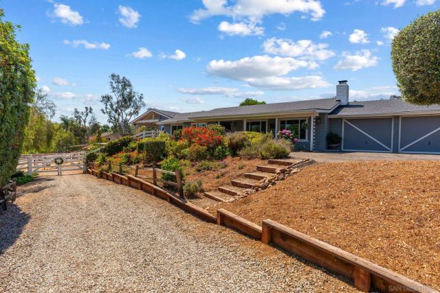 235 Walnut Hills Dr, San Marcos, CA 92078