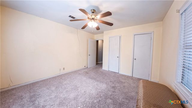 907 Peach Street, El Campo, TX 77437