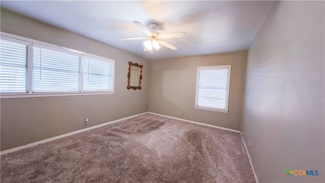 907 Peach Street, El Campo, TX 77437