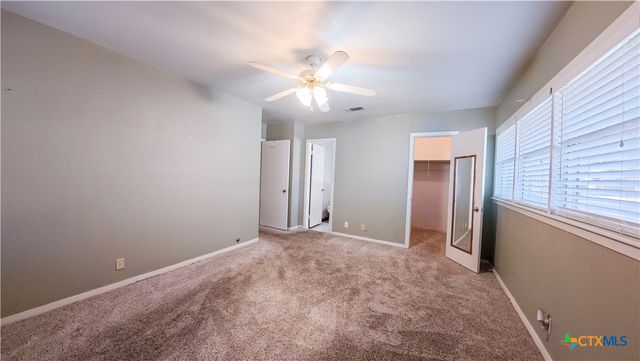 907 Peach Street, El Campo, TX 77437